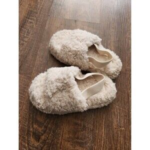 Girls 11/12 Cat & Jack furry slide slippers